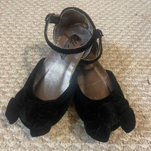 Old navy, baby/toddler size 7, black velvet dress shoes  worn once